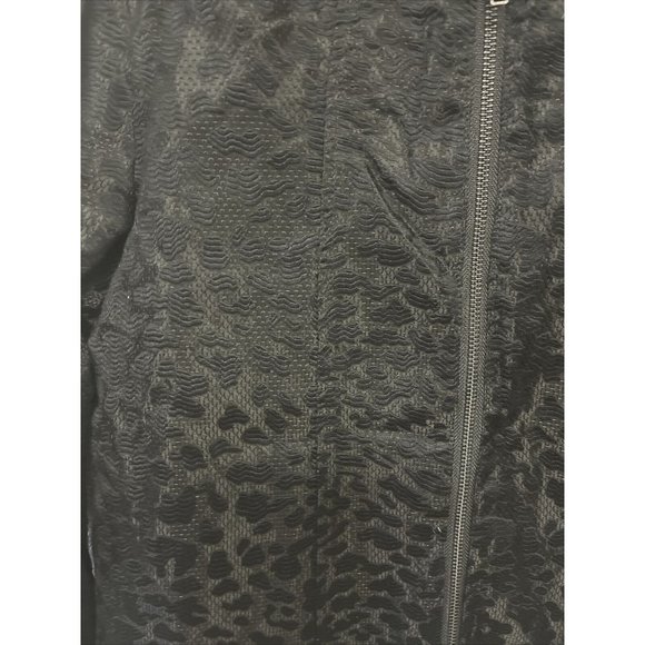 BLUE ILLUSION sz L black animal print zip Up light weight short jacket NEW - Picture 2 of 9